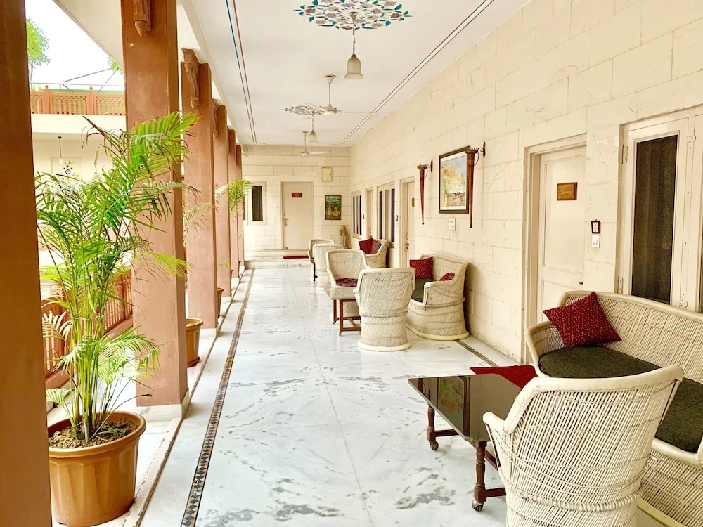 1 Bedroom Deluxe Double room with balcony (full double bed)