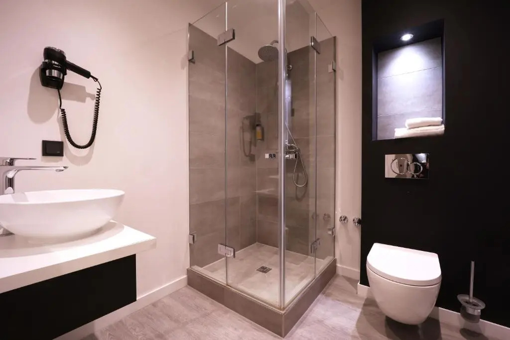 Deluxe Double room (full double bed)