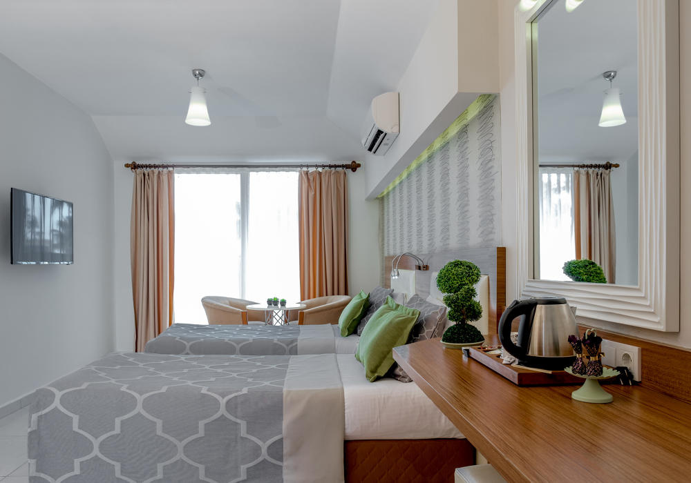 Standard room with pool view