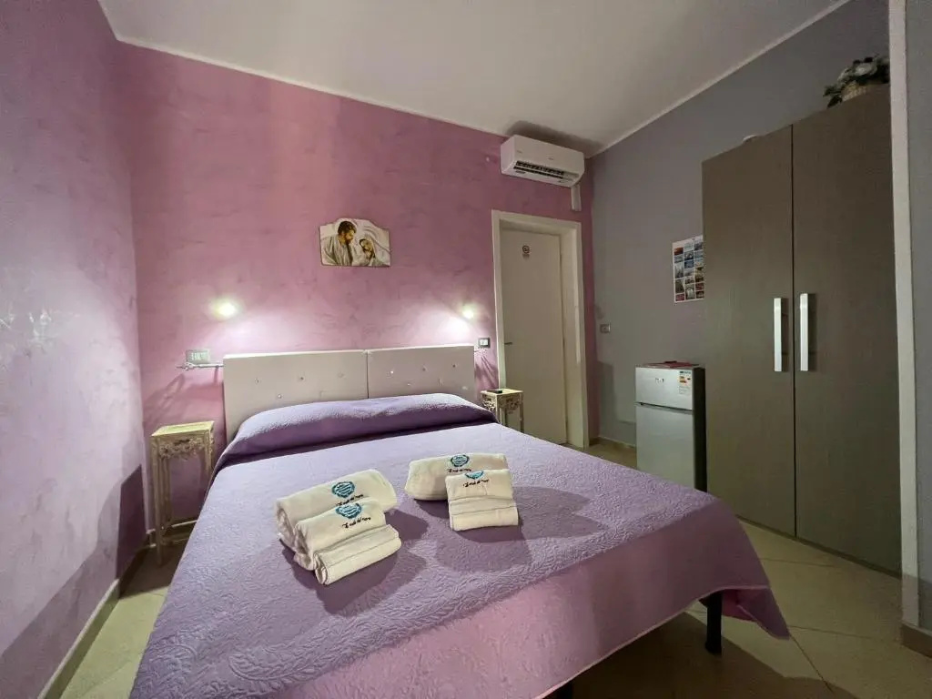 Standard Double room with balcony (full double bed)