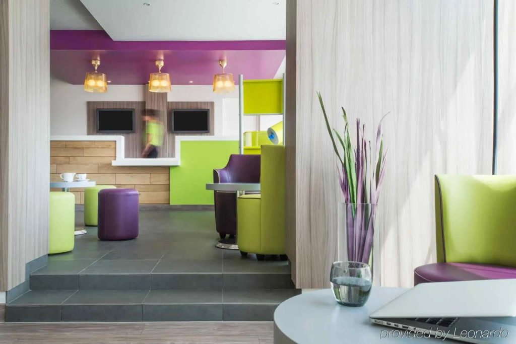 Lobby & Reception