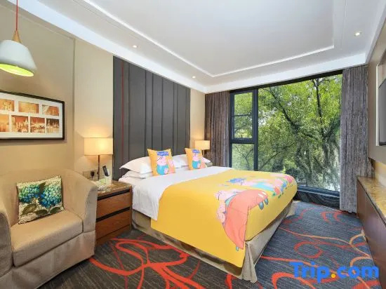 2 Bedrooms Family Suite with street view