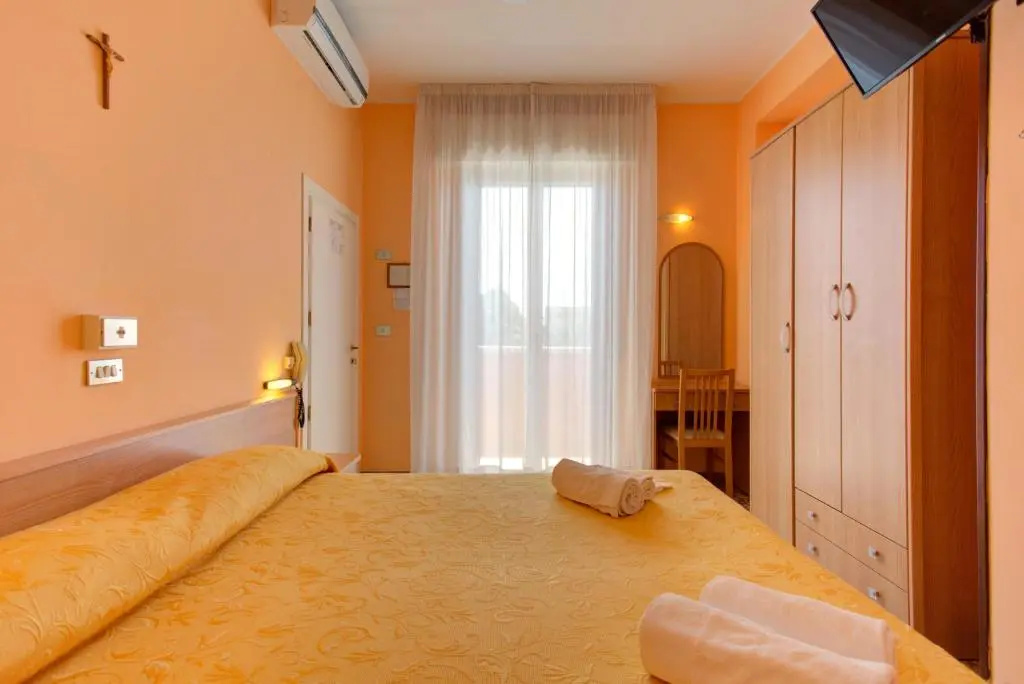 Standard Double room (full double bed)
