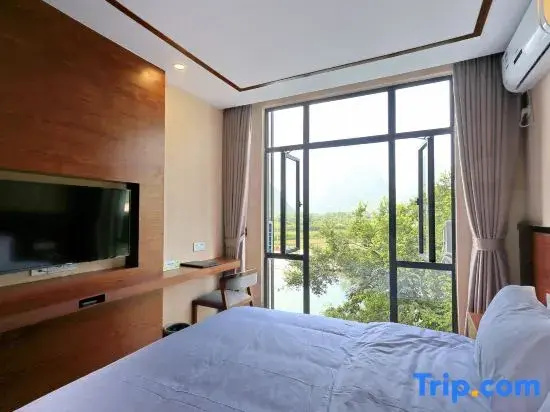 Standard Double room with river view (full double bed)