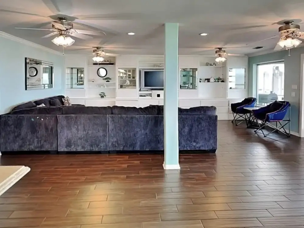 4 Bedrooms Cottage with balcony