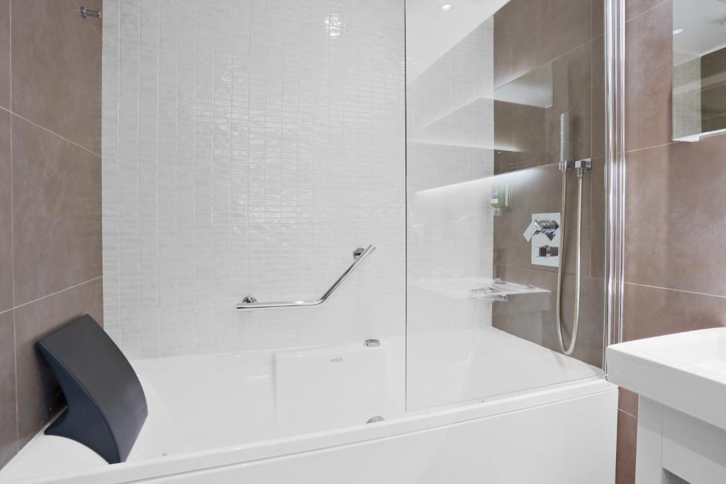 Двухместный люкс двуспальная кровать в Mercure Paris Vaugirard Porte de Versailles