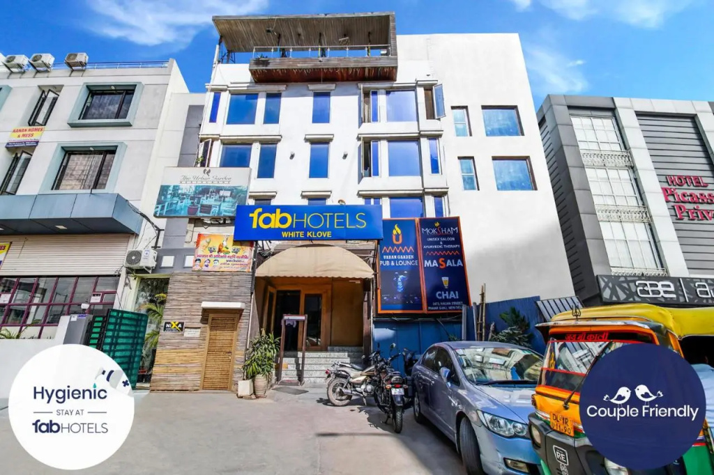 Fabhotel White Klove