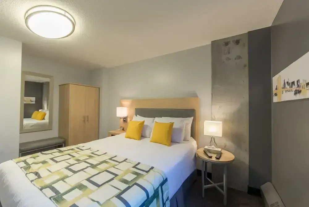 Deluxe Suite