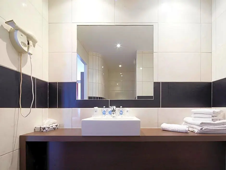 Kyriad Grenoble Centre - Chambres