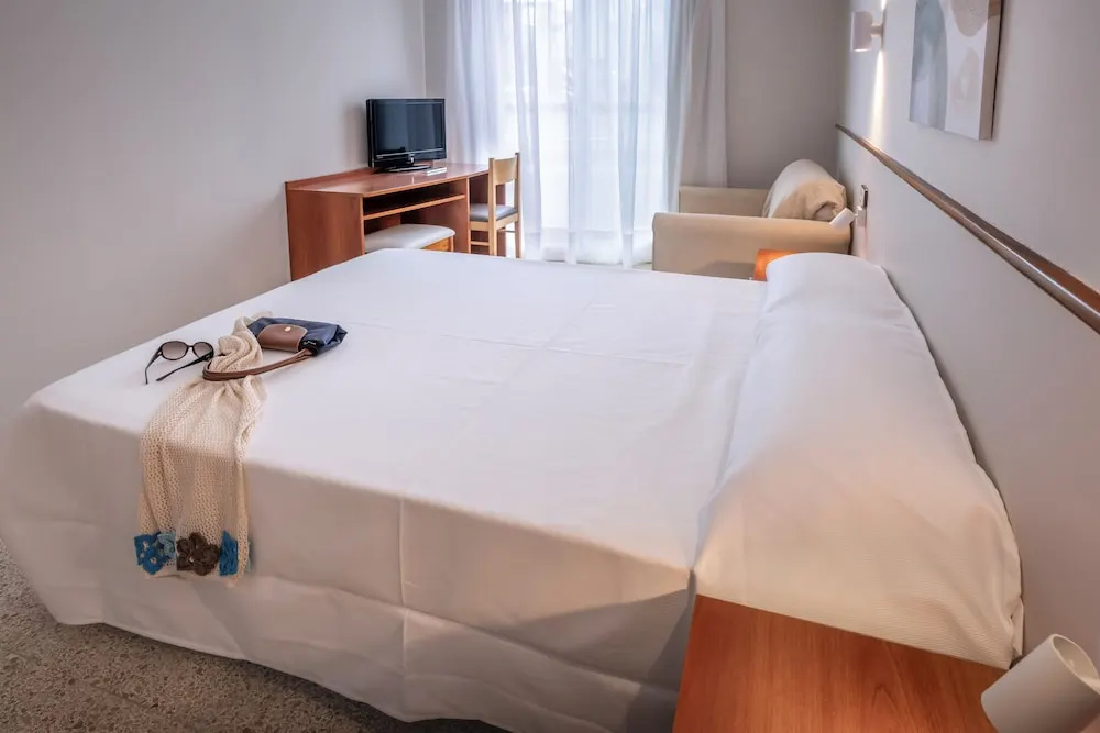 Standard Double room with garden view (full double bed)