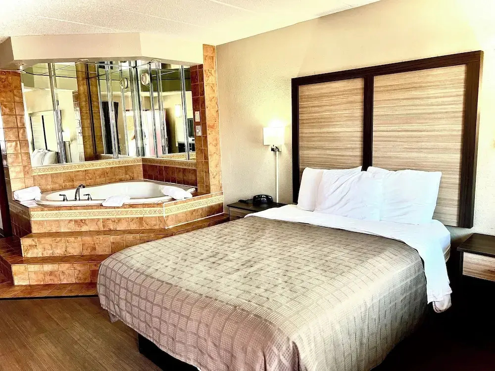 Standard Double room with street view (full double bed)