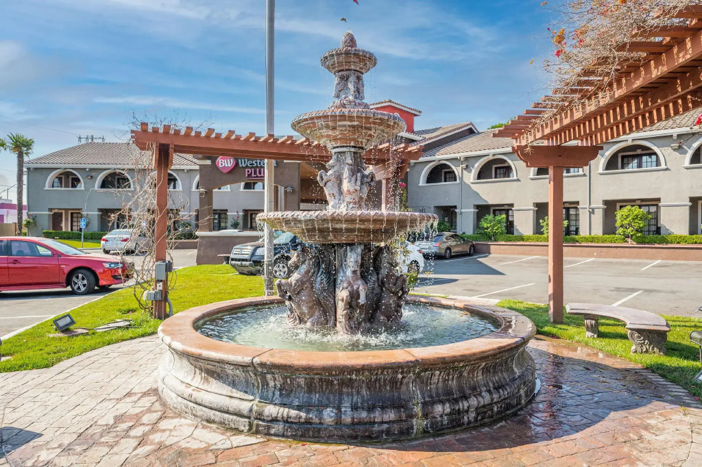 Best Western Plus Brookside Inn - Tap to explore photos