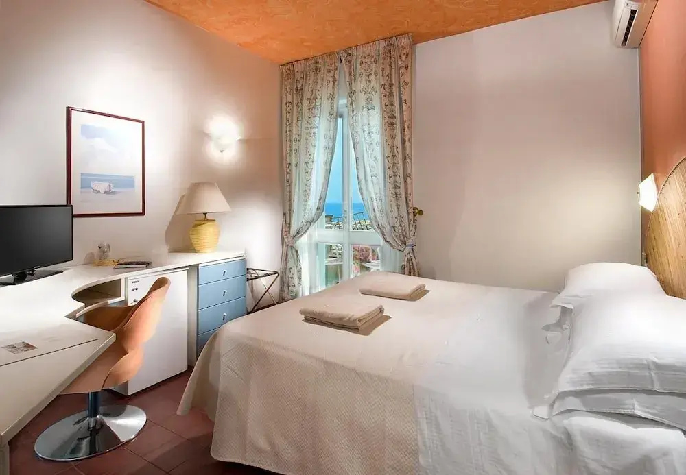 Standard Double room with balcony (full double bed)