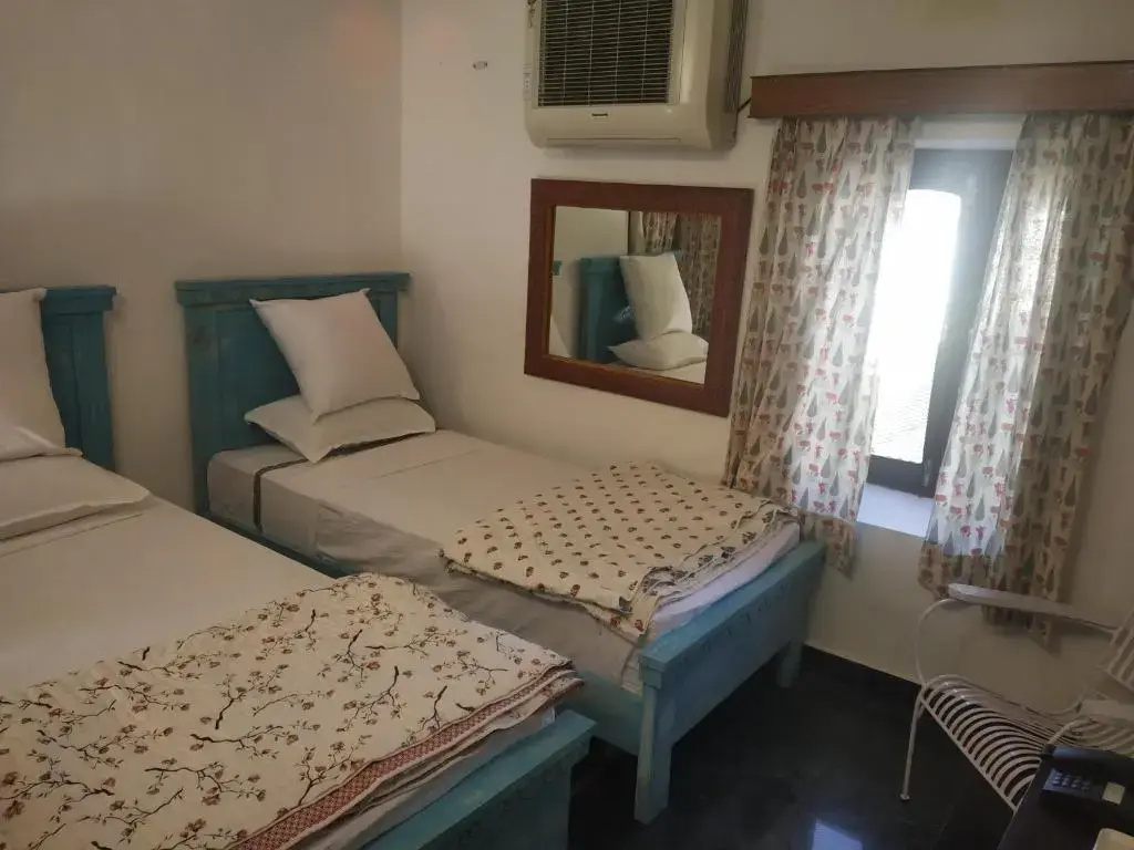 Deluxe Double room (full double bed)