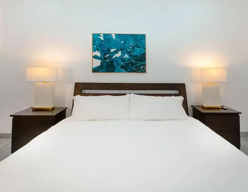 Deluxe Double room (full double bed)