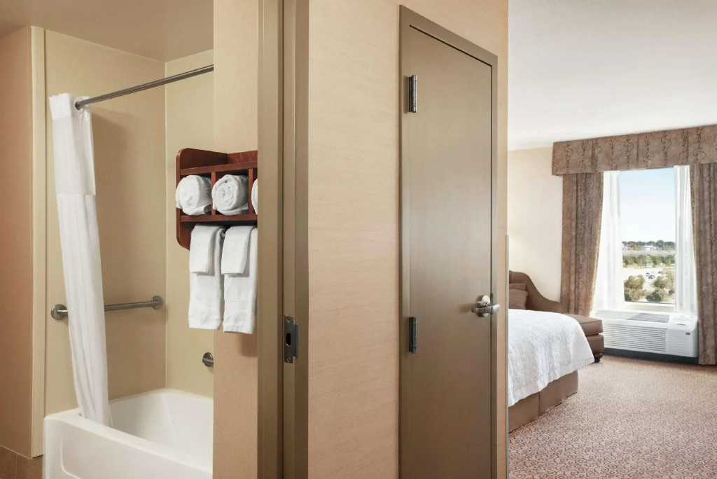Double Suite (full double bed)