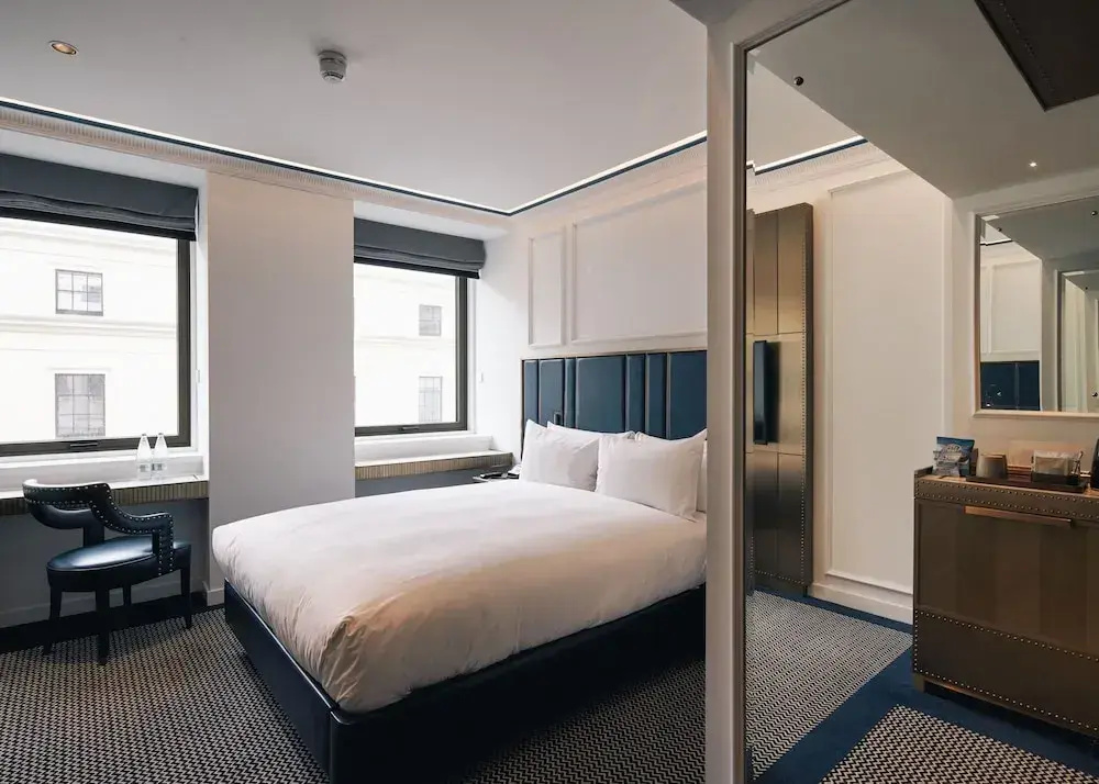 Superior Double room with street view (full double bed)