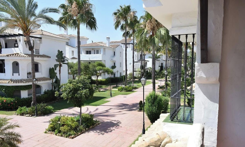 Bright 2 Bedroom First Floor F-4