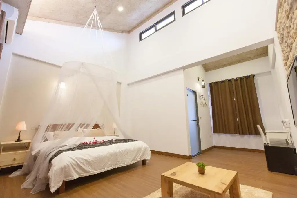 Standard room with lake view