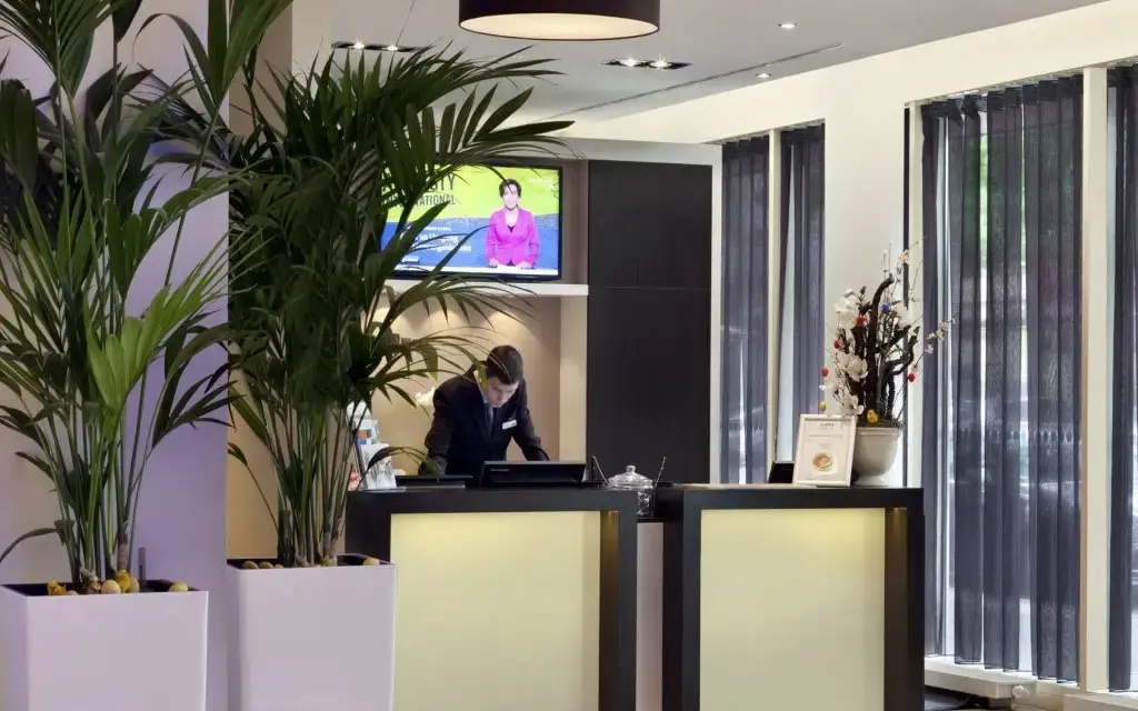 Lobby & Reception