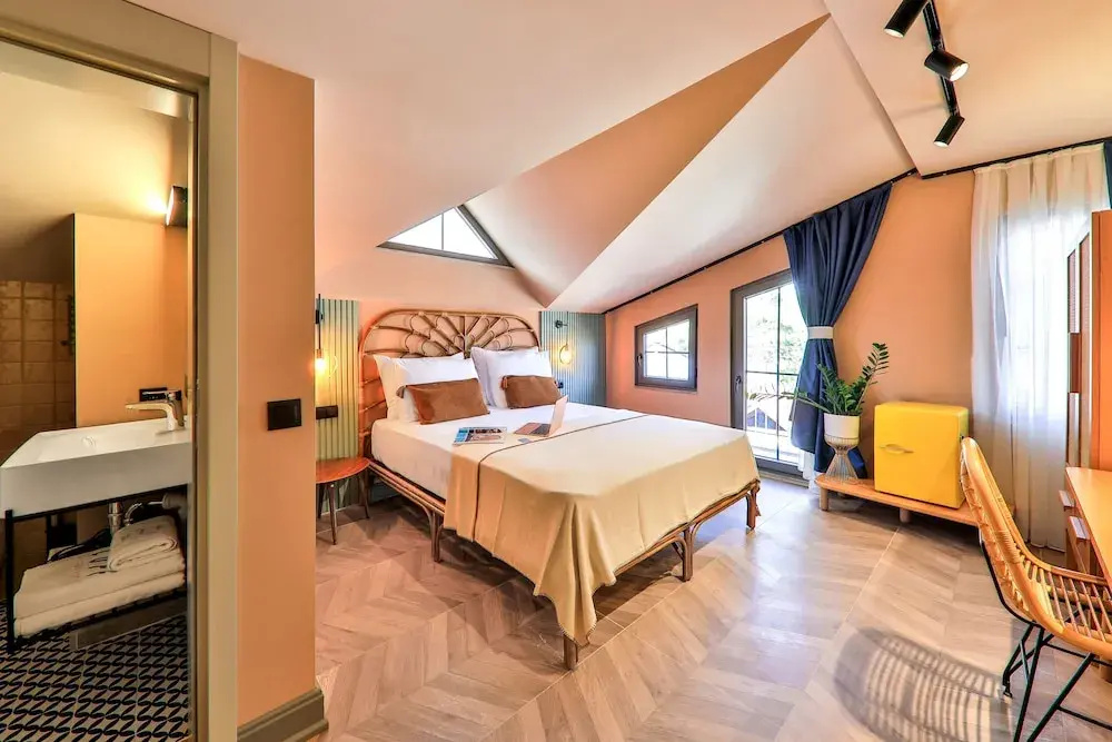 Economy room