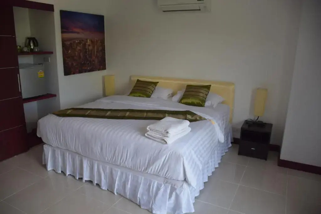 Deluxe Double room with balcony (full double bed)