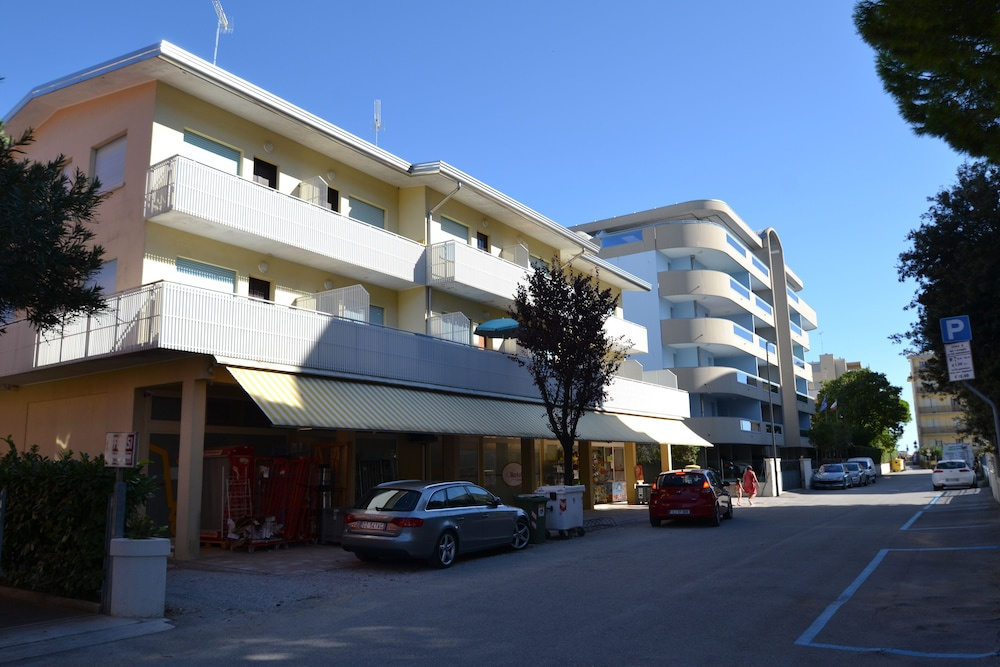 Flat a few Steps From the Beach