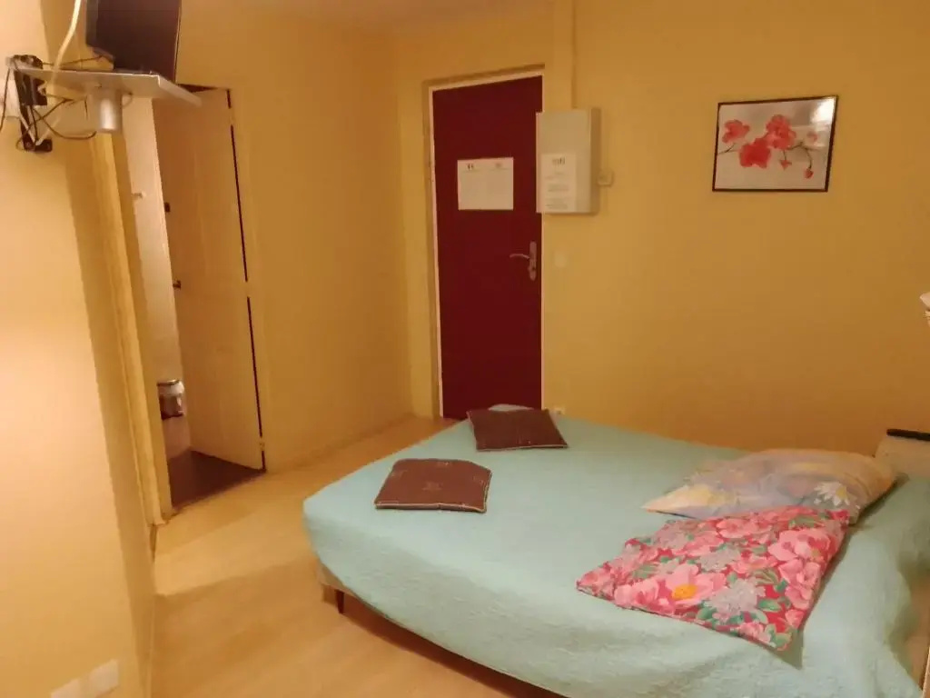 Deluxe Double room (full double bed)