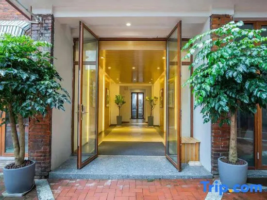 Guangzhou Baqi red house（Beijing Road subway station Pedestrian Street）