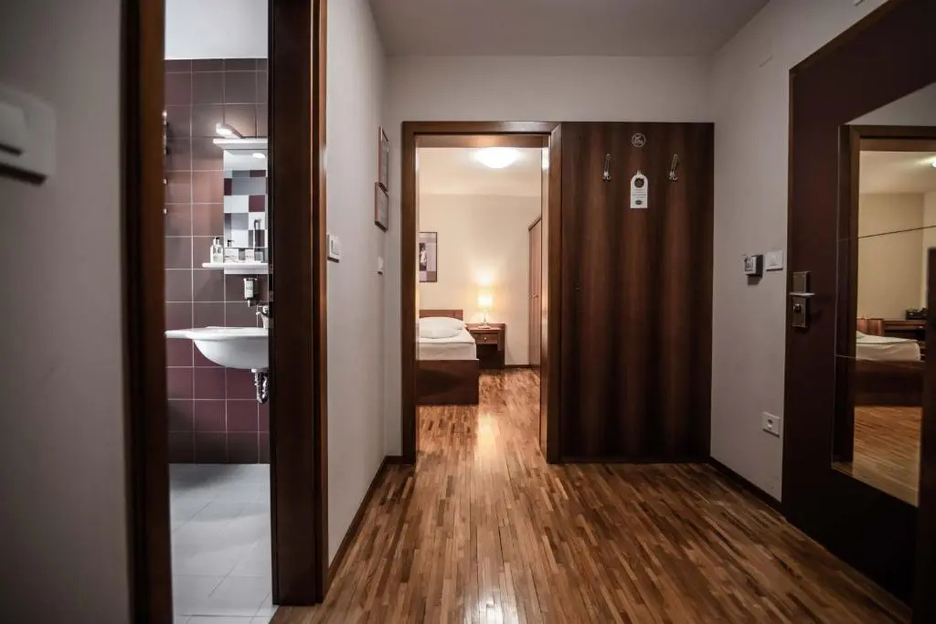 Dvor Jezeršek Brnik - Chambres