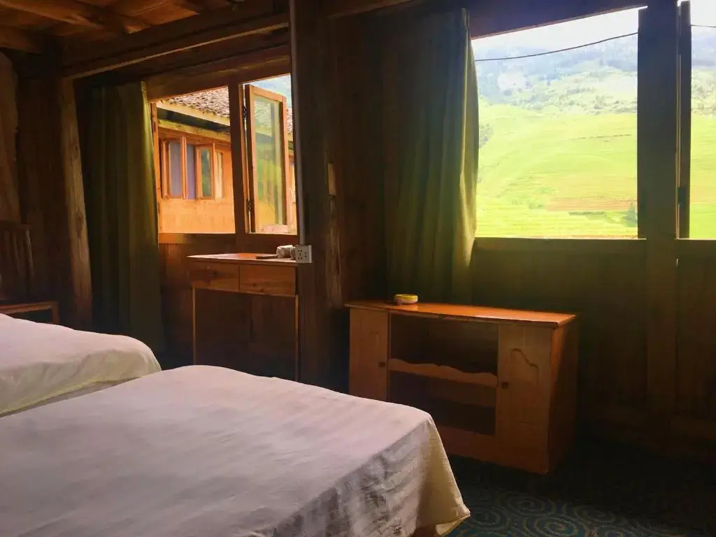 Standard room with mountain view