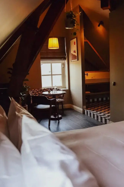 Deluxe Double room (full double bed)