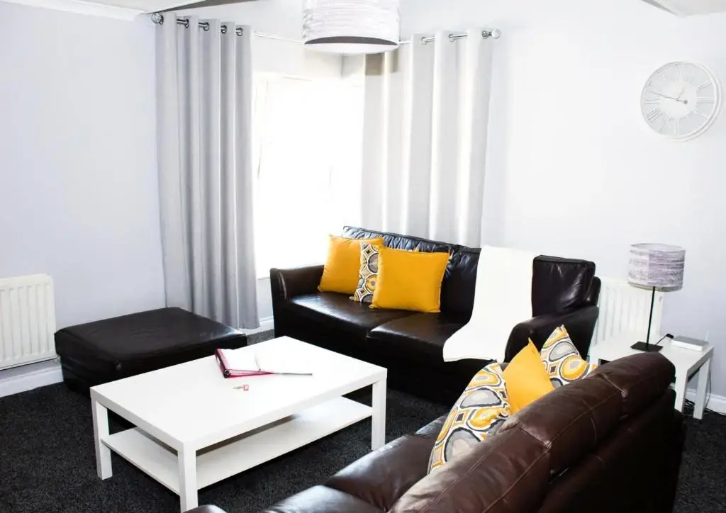 3 Bedrooms Apartment