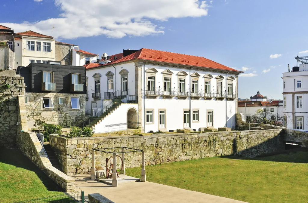 Condes de Azevedo Palace