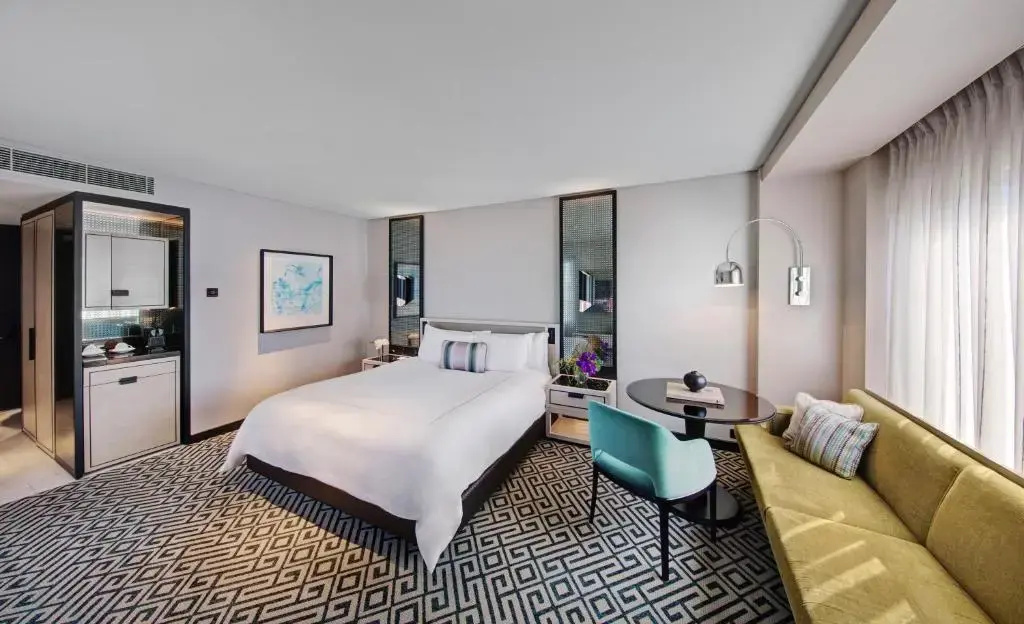 Premium Double room with harbour view (full double bed)