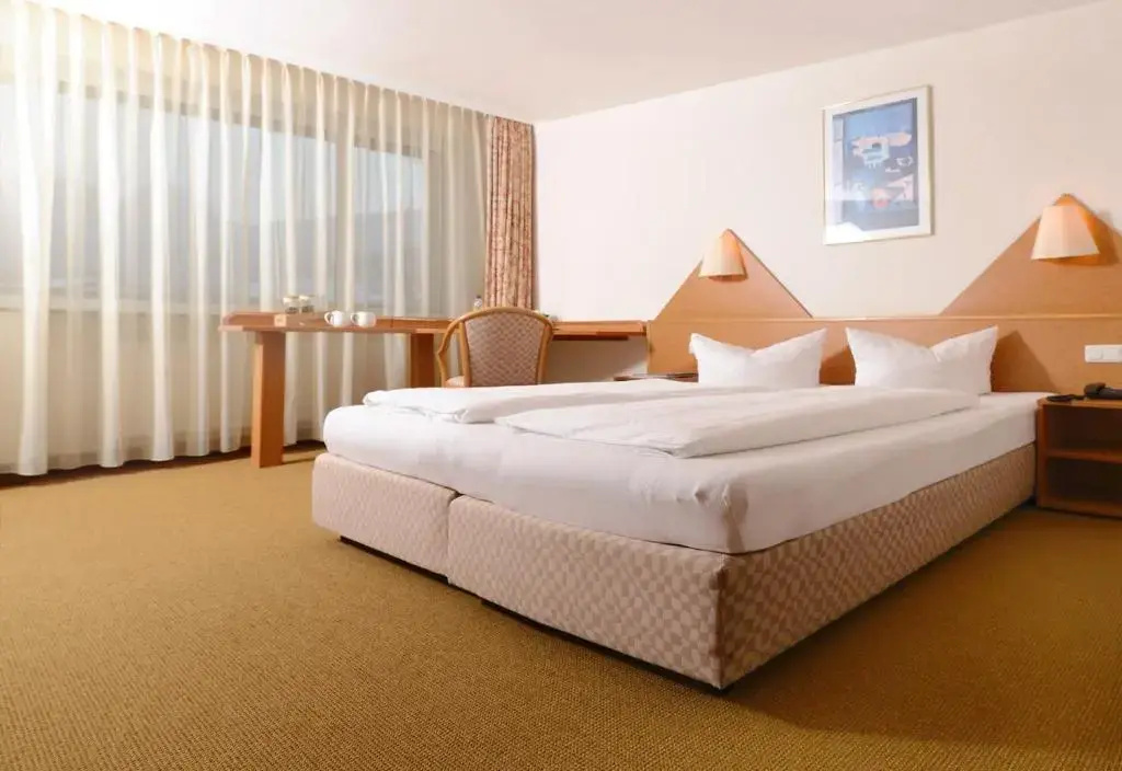 Standard Double room with balcony (full double bed)