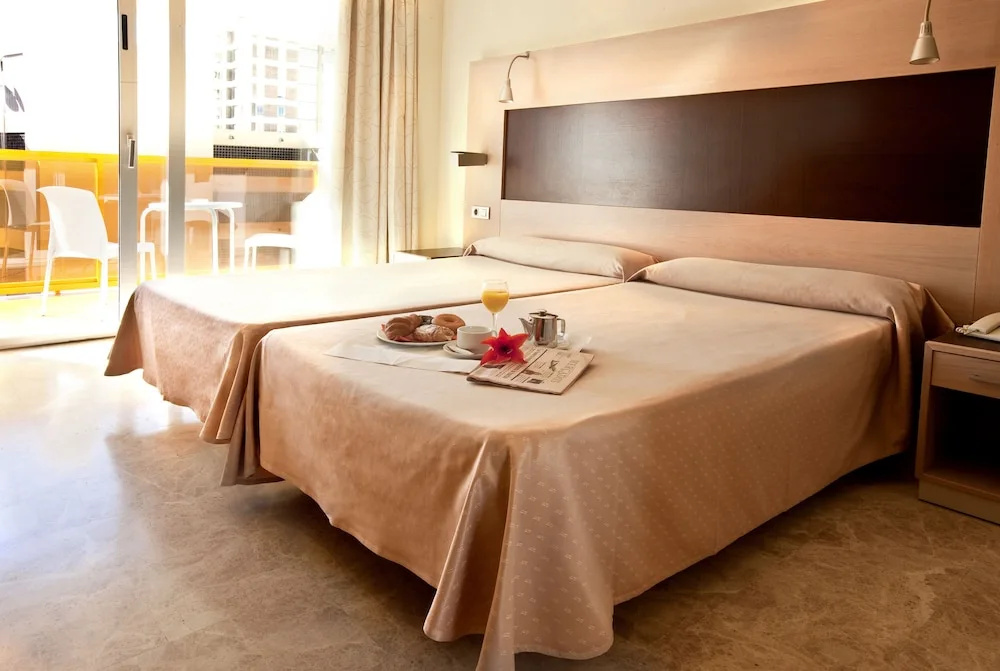 Classic Double room with balcony (full double bed)