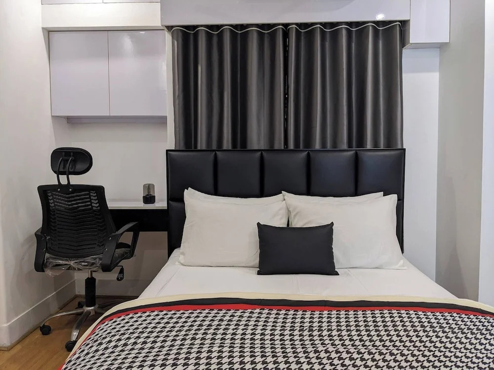 Minimalist Apt at DAC Intl Airport Msg to Avail Special Offer for Flight Catcher