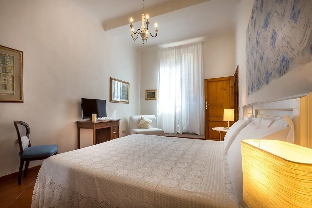 Classic Tuscany Apartment A by Mmega
