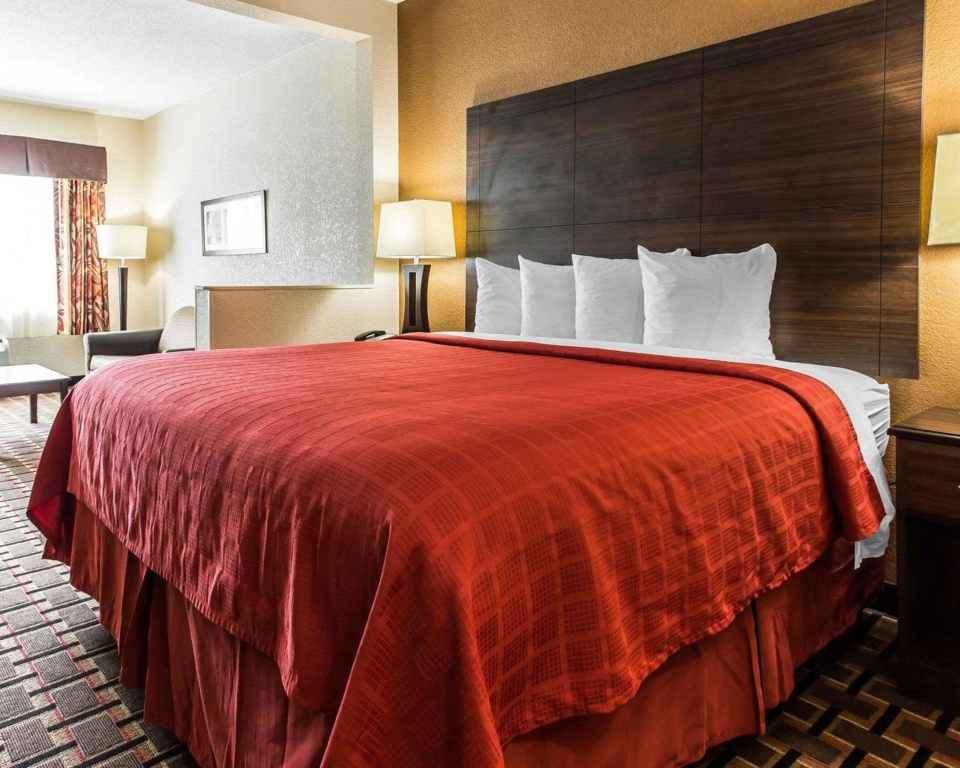 Quality Suites Hickory South — 3