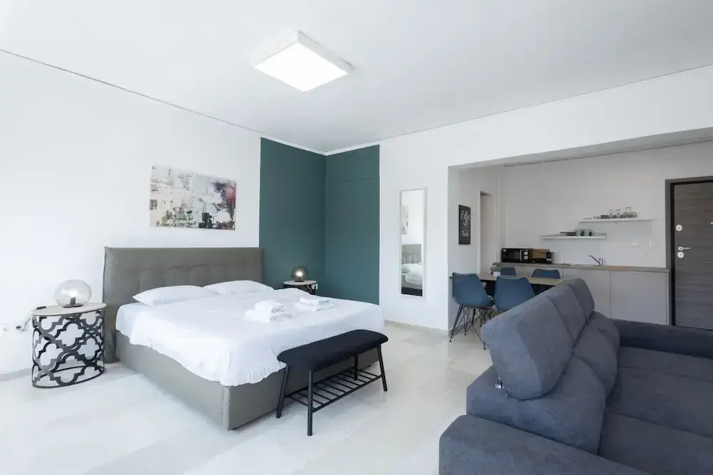 Spacious Urban Retreat Central 2-bedroom Haven for 8