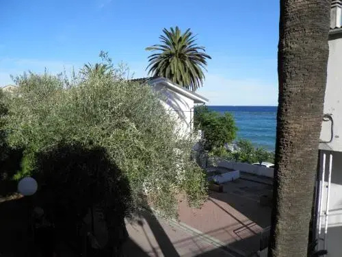 Beach & Waterfront