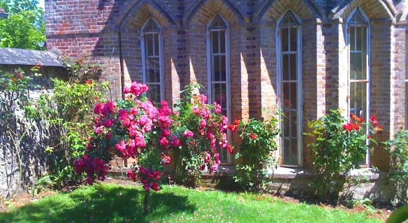 Maison Rouge