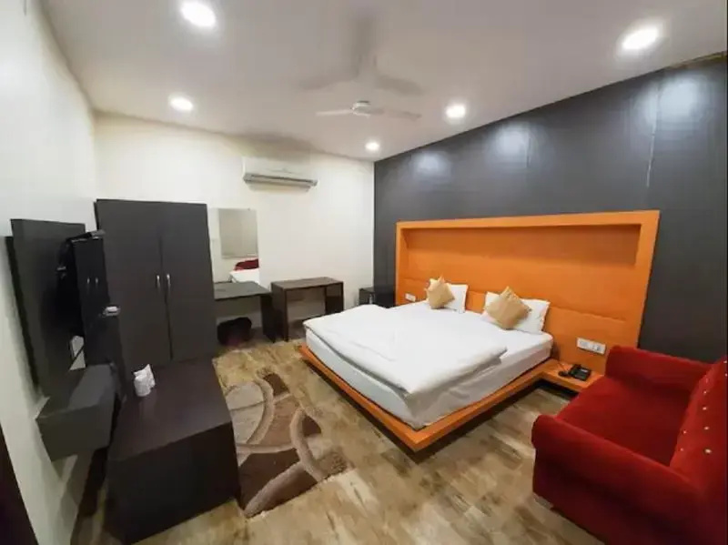 Superior Double room (full double bed)