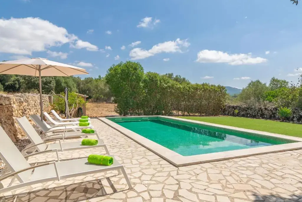 4 Bedrooms Villa