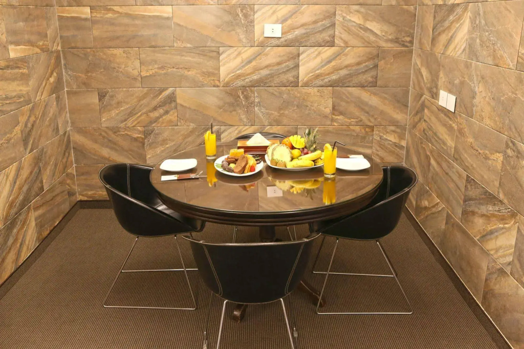 Reston Hotel - фото 50