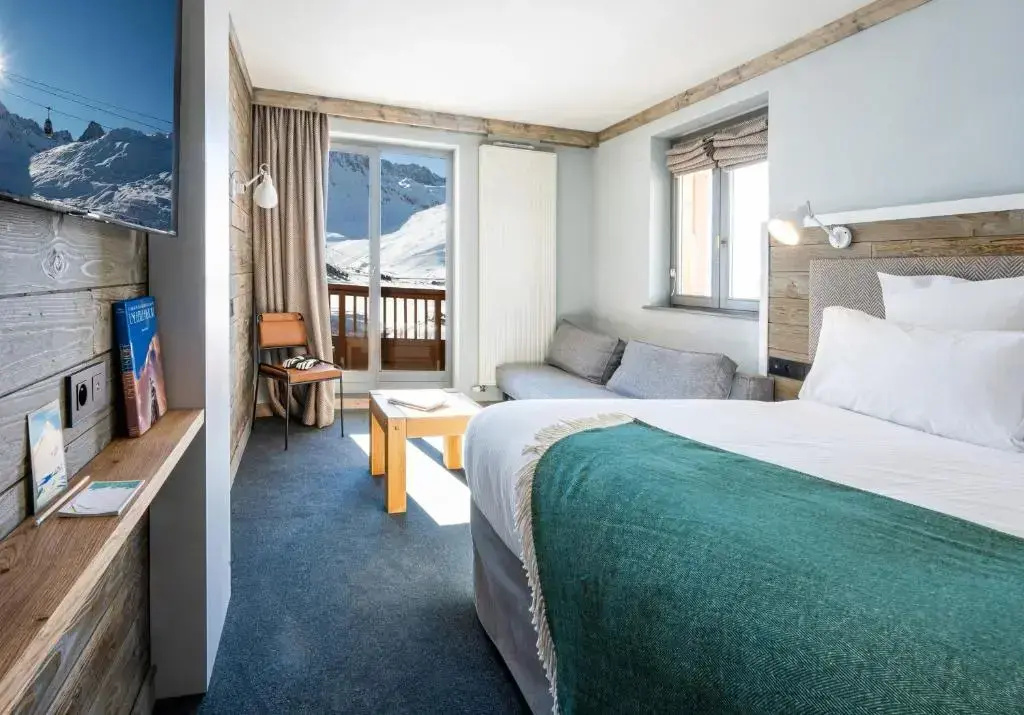 Suite with mountain view