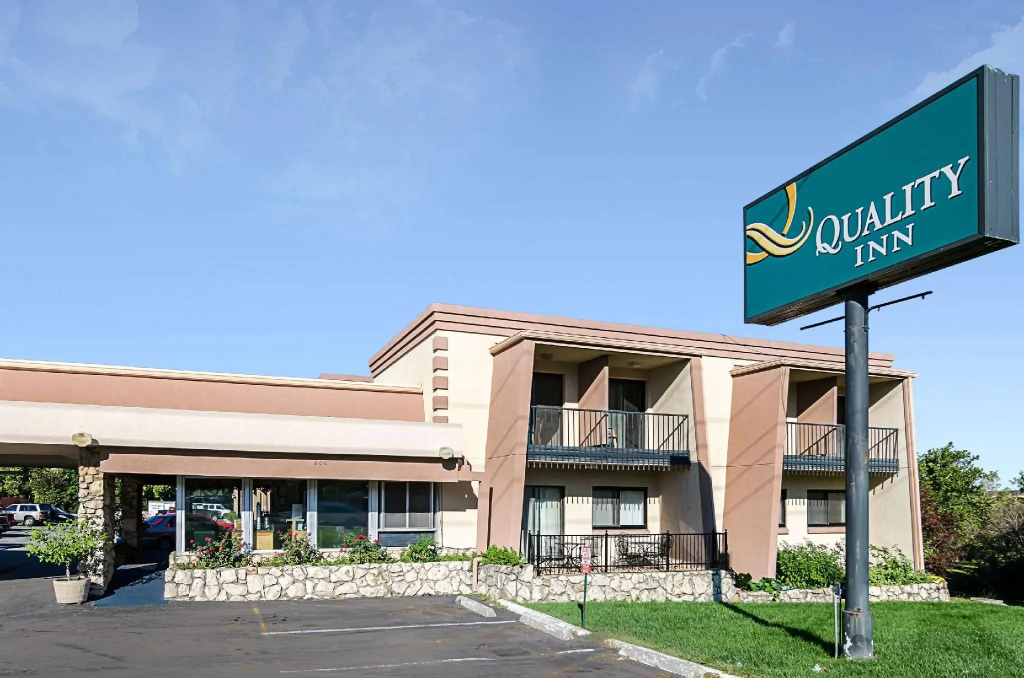 Super 8 by Wyndham Lawrence