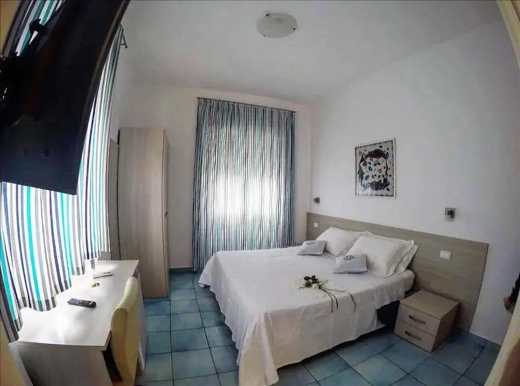 Standard Double room with sea view (full double bed)