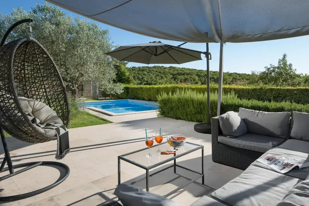 Art Villa Sis with Private Pool